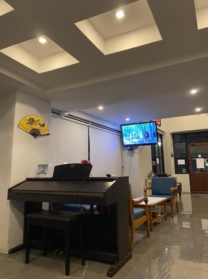 43 Home Bangkok Bagian luar foto