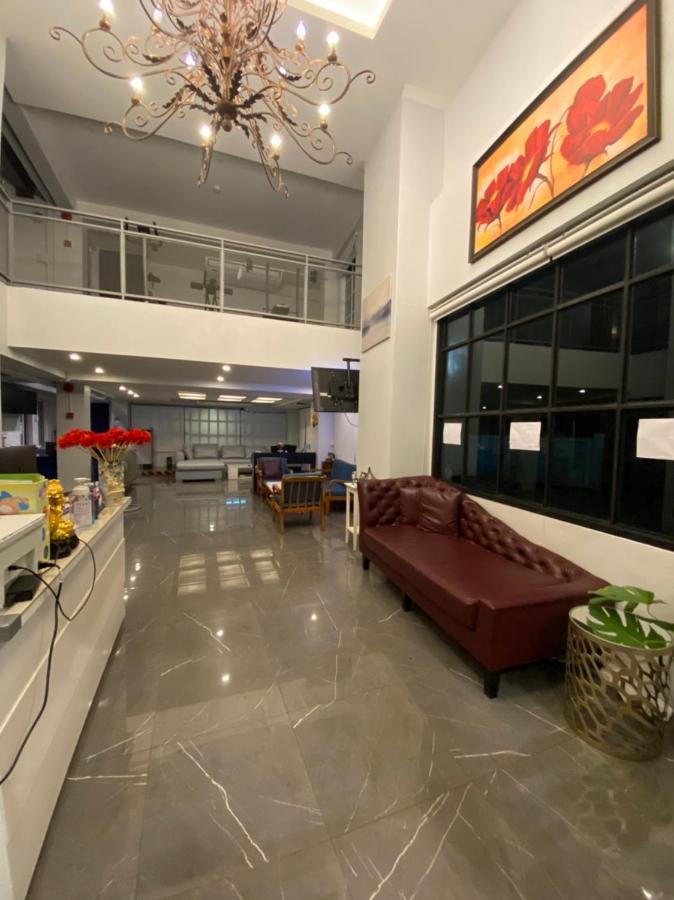 43 Home Bangkok Bagian luar foto