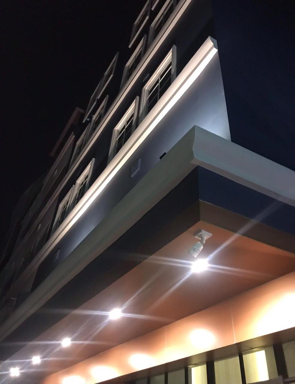 43 Home Bangkok Bagian luar foto