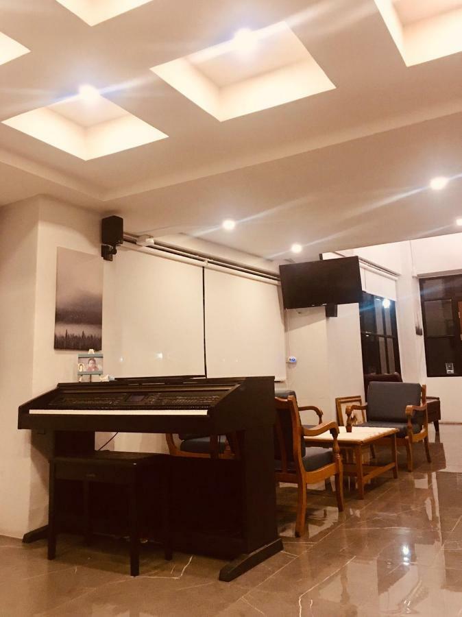 43 Home Bangkok Bagian luar foto
